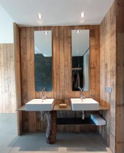 A bathroom at Balneario de Calabor
