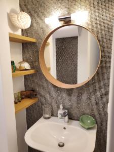 A bathroom at Obzor Tatyana Apartments The Wave