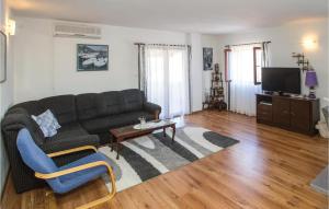 a living room with a couch and a table at Nice Apartment In Splitska With Wifi in Splitska