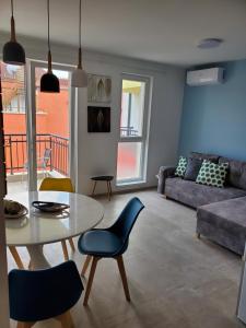 A seating area at Obzor Tatyana Apartments The Wave