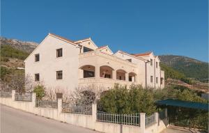 a large white house on the side of a road at 2 Bedroom Lovely Apartment In Bol in Bol