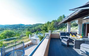 Galeriebild der Unterkunft Amazing Home In Cara With 3 Bedrooms, Wifi And Private Swimming Pool in Zavalatica
