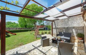Vonkajšia záhrada v ubytovaní Holiday Home Pamici V