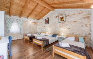 Posteľ alebo postele v izbe v ubytovaní Holiday Home Pamici V