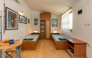 Postel nebo postele na pokoji v ubytování Studio Holiday Home In Premantura