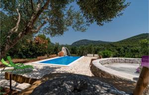Piscina a Beautiful Home In Ston With Wifi o a prop