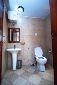 A bathroom at Panone Hotels - Sakina