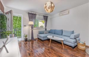 a living room with a blue couch and a table at 2 Bedroom Awesome Apartment In Selce in Selce