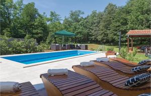 Bazén v ubytování Holiday Home Jakacici Jakacici nebo v jeho okolí