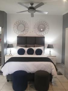 Roxy's Rest Guest House客房内的一张或多张床位