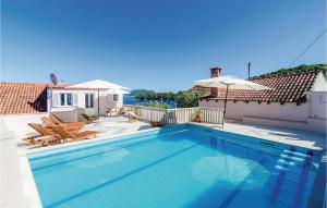 a swimming pool on the roof of a house at Beautiful Home In Sipan With 6 Bedrooms, Wifi And Outdoor Swimming Pool in Suđurađ