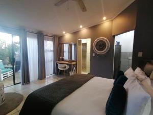 Roxy's Rest Guest House客房内的一张或多张床位