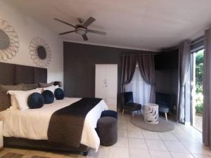 Roxy's Rest Guest House客房内的一张或多张床位
