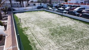 Tenis alebo squash v ubytovaní La Perla de S.Valentin alebo jeho okolí