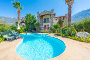 The swimming pool at or close to VILLA AYCHiN