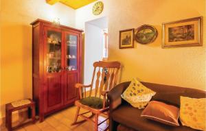 Część wypoczynkowa w obiekcie One-Bedroom Holiday Home In Bartici