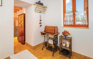 Zdjęcie z galerii obiektu One-Bedroom Holiday Home In Bartici w mieście Barbići