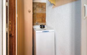 Zdjęcie z galerii obiektu One-Bedroom Holiday Home In Bartici w mieście Barbići