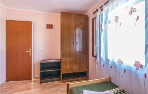 Postel nebo postele na pokoji v ubytování Two-Bedroom Apartment In Vrsar