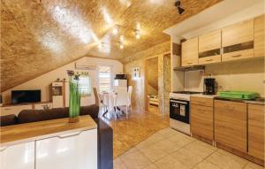 صورة لـ Stunning Home In Valtura With 4 Bedrooms, Wifi And Outdoor Swimming Pool في Valtura