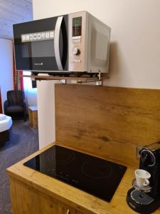 Kuchyň nebo kuchyňský kout v ubytování ROOM'Z zimmeraufzeit