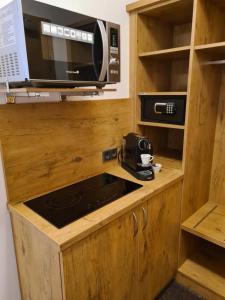 Kuchyň nebo kuchyňský kout v ubytování ROOM'Z zimmeraufzeit