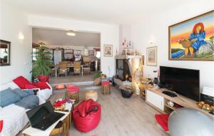 a living room with a couch and a tv at Beautiful Home In Trogir With Kitchen in Labin