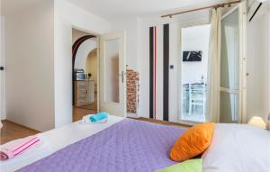 Ein Bett oder Betten in einem Zimmer der Unterkunft 2 Bedroom Stunning Apartment In Pula