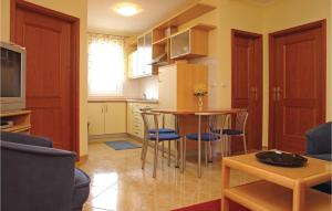 a kitchen with a table and chairs in a room at Nice Apartment In Novigrad With Ethernet Internet in Novigrad Istria