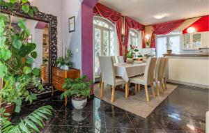 Fotografia z galérie ubytovania Cozy Home In Medulin With Kitchen v Meduline