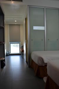 Katil atau katil-katil dalam bilik di JOIN INN HOTEL Jebel Ali, Dubai - Formerly easyHotel Jebel Ali