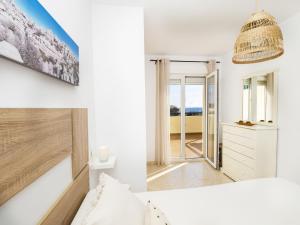 A bed or beds in a room at Cubo's La Terraza del Mar Még 36 kép