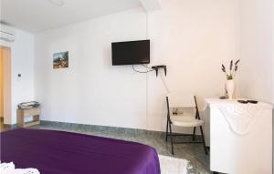 Ένα ή περισσότερα κρεβάτια σε δωμάτιο στο 4 Bedroom Nice Apartment In Duba