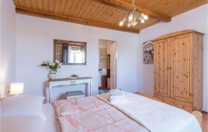Zdjęcie z galerii obiektu 5 Bedroom Lovely Home In Kuzinici w mieście Divšići