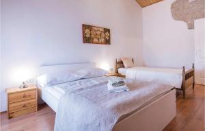 Zdjęcie z galerii obiektu 5 Bedroom Lovely Home In Kuzinici w mieście Divšići