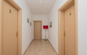Fotografia z galérie ubytovania Lovely Apartment In Makarska With Wifi v destinácii Makarska