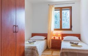 Posteľ alebo postele v izbe v ubytovaní 3 Bedroom Stunning Apartment In Liznjan