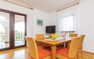 Afbeelding uit fotogalerij van Stunning Apartment In Klenovica With 3 Bedrooms And Wifi in Klenovica