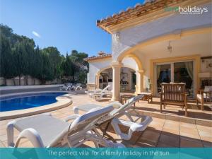 Bazén v ubytování Villa Bella by HMR Holidays nebo v jeho okolí