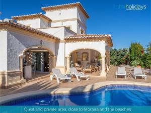 Bazén v ubytování Villa Bella by HMR Holidays nebo v jeho okolí