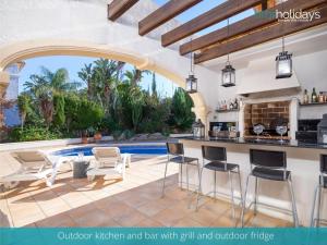 Bazén v ubytování Villa Bella by HMR Holidays nebo v jeho okolí