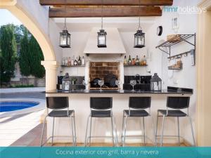 Bazén v ubytování Villa Bella by HMR Holidays nebo v jeho okolí