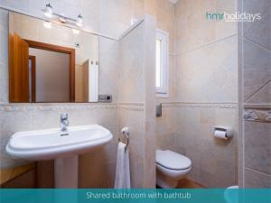 Koupelna v ubytování Villa Bella by HMR Holidays