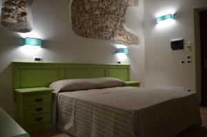 A bed or beds in a room at B&B Al Tramonto Portopalo