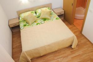 a small bed in a small room with at Apartment Anna Maria in Promajna