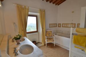 A bed or beds in a room at Fattoria il Leccio - Elegant Suite on Florence Hills