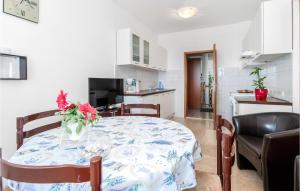 Η κουζίνα ή μικρή κουζίνα στο Gorgeous Apartment In Novi Vinodolski