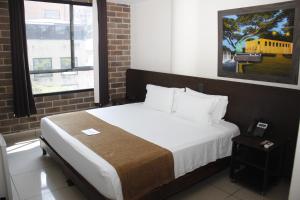 Ένα ή περισσότερα κρεβάτια σε δωμάτιο στο Hotel Acqua Medellín