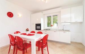 Gallery image of 2 Bedroom Awesome Apartment In Ratac in Orasac