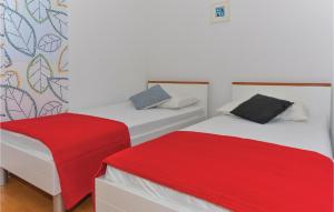 Posteľ alebo postele v izbe v ubytovaní Two-Bedroom Apartment In Vodice